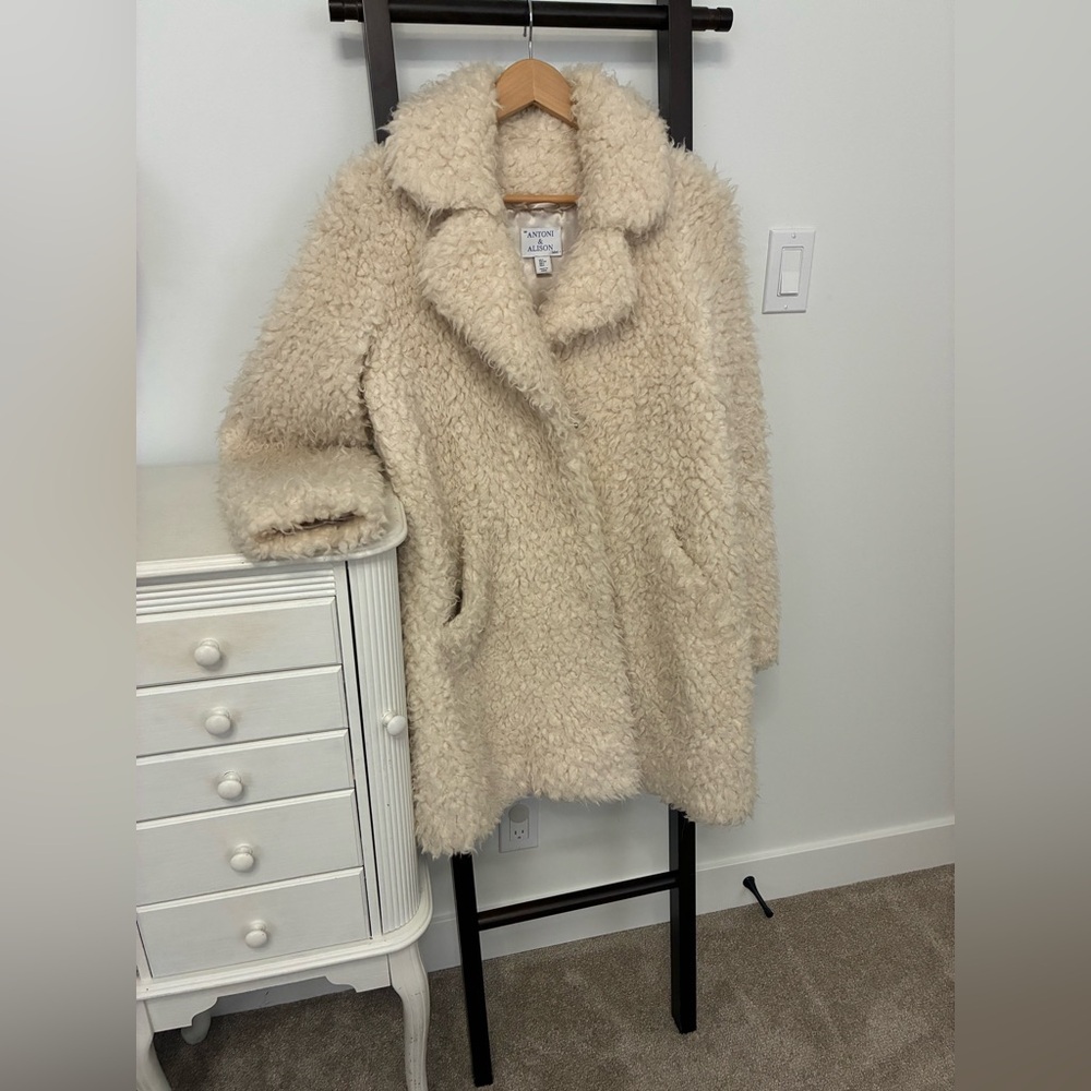 Women's Cream Teddy Coat. Size large. An Antoni and Alison label. Fake fur
